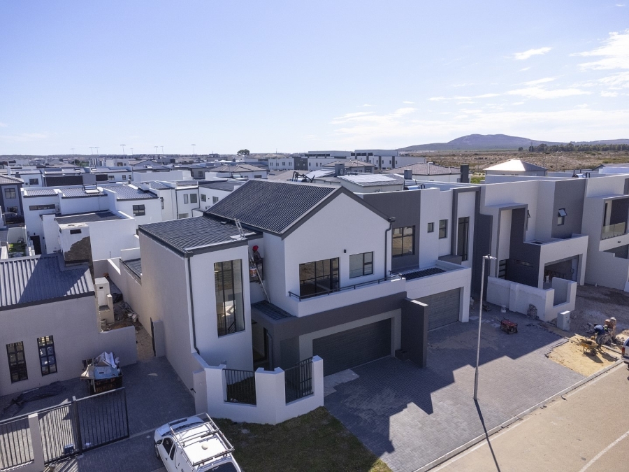 To Let 4 Bedroom Property for Rent in Cape Farms Western Cape